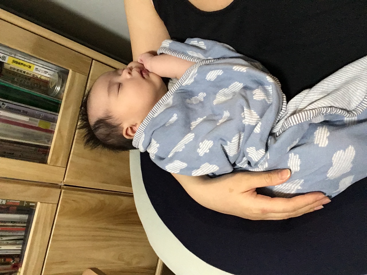 喝完奶之後安撫